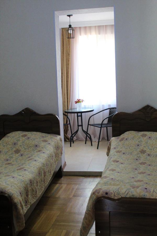 Guest House Racha Ambrolauri Exterior foto