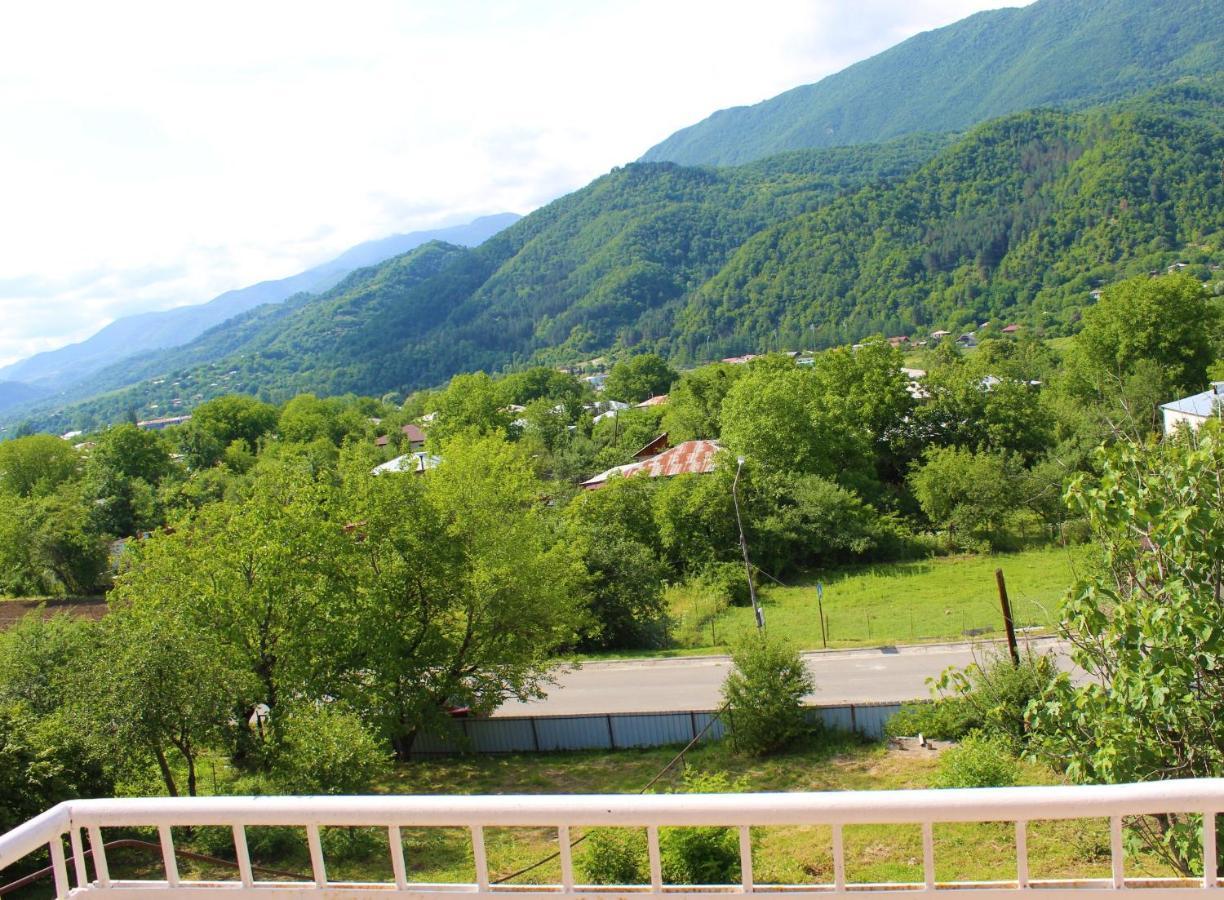 Guest House Racha Ambrolauri Exterior foto