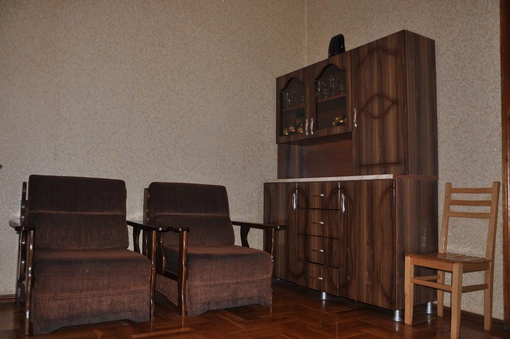 Guest House Racha Ambrolauri Exterior foto