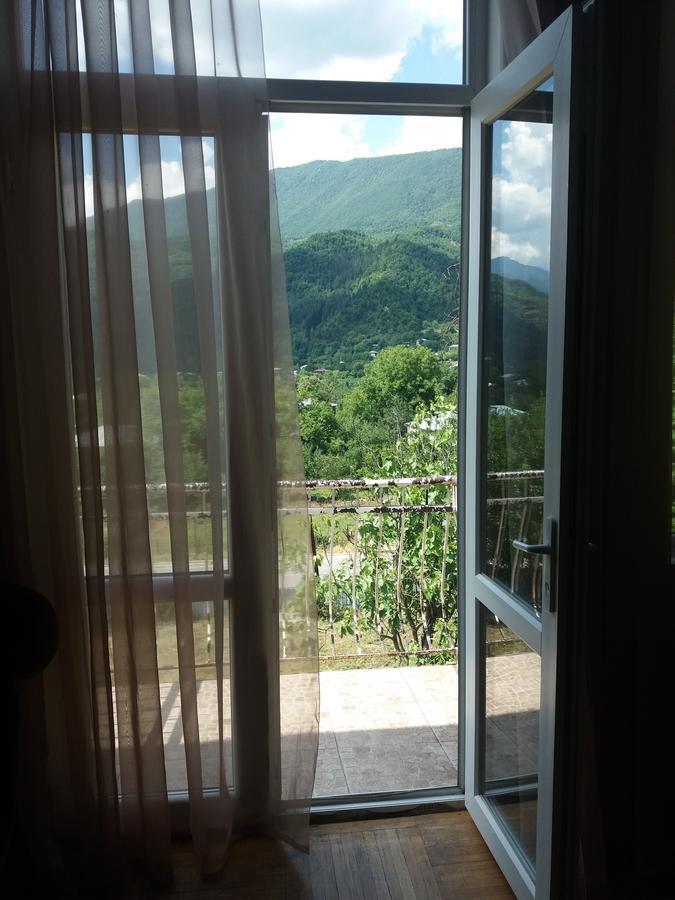 Guest House Racha Ambrolauri Exterior foto